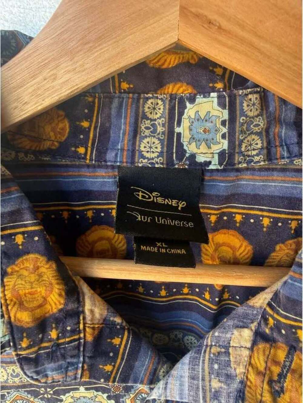 Disney Our Universe The Lion King Button Down Shirt XL - Picture 3 of 3